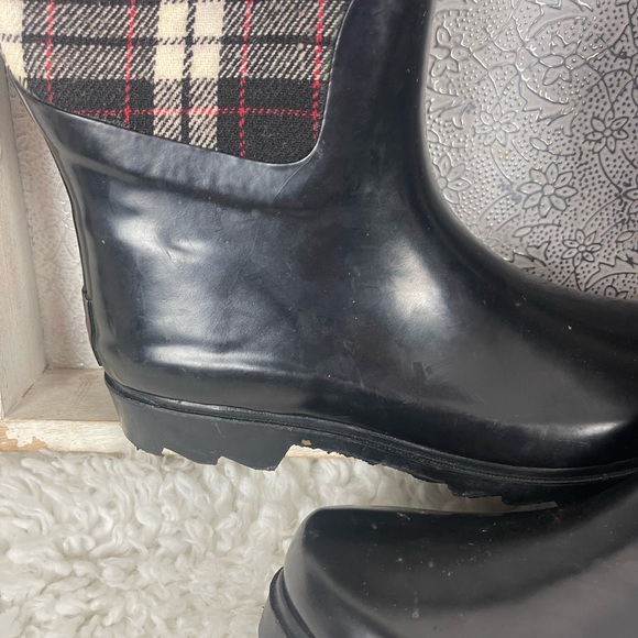 Austin Trading Company Black Plaid Rain Boots Size 7 EUC - Picture 2 of 10
